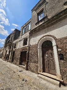 Foto Casa indipendente in Via E.FERDINANDO 30, Mesagne di 429 m² in vendita