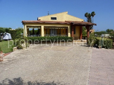 Foto Villa unifamiliare a Siracusa Arenella di 90 m² con 6 locali