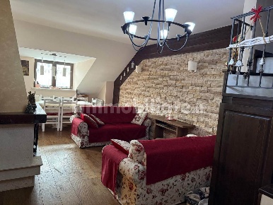 Foto Appartamento a Roccaraso Centro di 120 m² con 5 locali in vendita