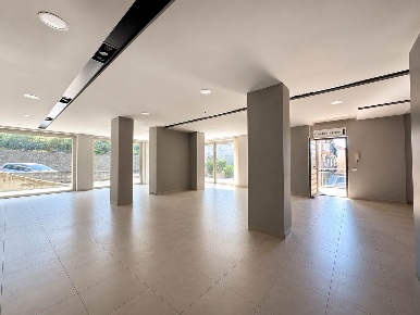 Foto Negozio in STRADA ADRIATICA STATALE SNC, Pesaro Soria di 328 m²