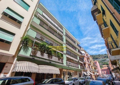 Foto Appartamento a Ventimiglia Centro Città di 181 m² con 8 locali