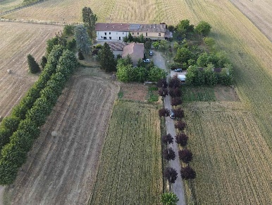 Foto Casa indipendente a Tortona Rivalta Nuova di 487 m² con 15 locali
