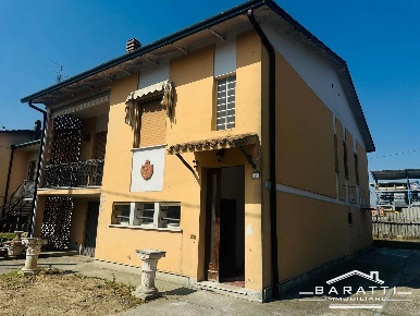 Foto Villa a schiera a Suzzara Centro di 100 m² con 7 locali in vendita