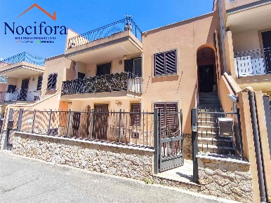 Foto Villa bifamiliare in Via Villafranca  40p, Nizza di Sicilia di 171 m²