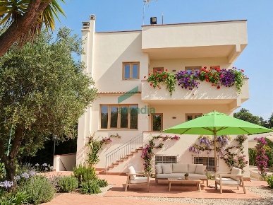 Foto Villa unifamiliare in Via Nazionale 8/H, Bari Palese di 350 m²
