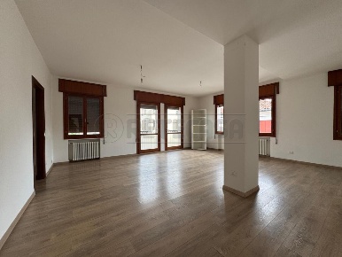 Foto Appartamento a Bassano del Grappa Centro di 170 m² con 5 locali