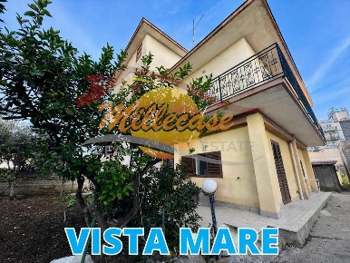 Foto Villa unifamiliare in Via Franca Maria Gianni, Siracusa di 325 m²