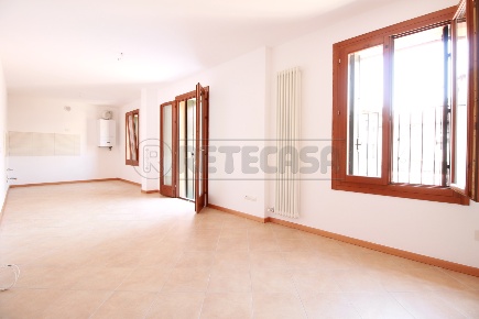 Foto Appartamento in Via XXIV Maggio, Montebello Vicentino Centro di 100 m²