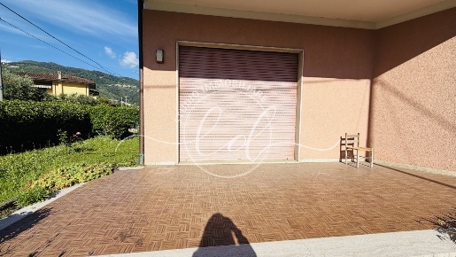 Foto Villa singola a Pietrasanta di 200 m² con 10 locali in vendita