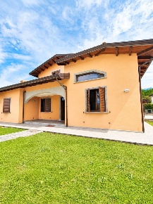 Foto Villa unifamiliare a Villafranca in Lunigiana di 151 m² con 7 locali