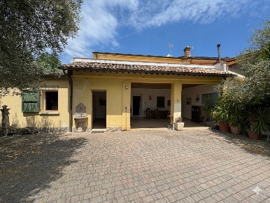 Foto Appartamento in Via Moreta, Coriano di 400 m² con 6 locali in vendita