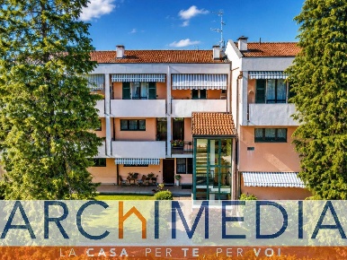 Foto Appartamento in Via Angelo Ferrari, Malnate Centro di 102 m²