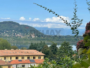 Foto Appartamento in Via Lombardia, Vergiate Corgeno di 150 m² con 4 locali