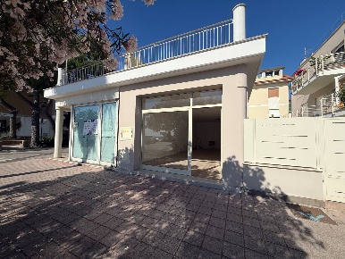 Foto Locale commerciale in viale trieste 76, San Benedetto del Tronto