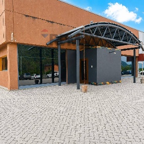 Foto Locale commerciale in viale Stelvio 44, Talamona Centro di 555 m²