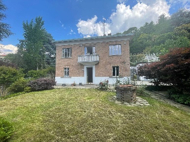 Foto Villa unifamiliare in Strada Del Cantello 24, Torino di 265 m²