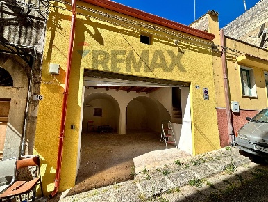 Foto Posti auto in Via Nino Oxilia 48, Ragusa Centro di 50 m² con 2 locali