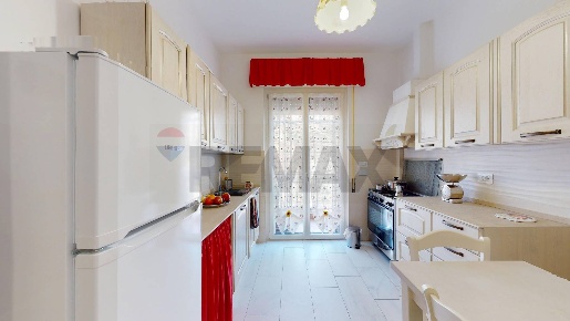 Foto Appartamento in Via Ponza 9, Genova Lagaccio di 98 m² con 4 locali