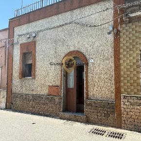 Foto Casa indipendente in Via Colonnello Montanaro 15, Latiano di 110 m²