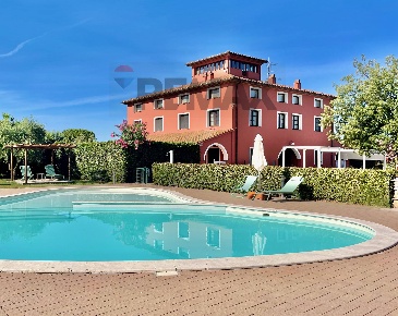 Foto Residence in Aurelia 350, Castagneto Carducci Donoratico di 700 m²