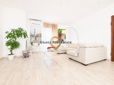 Foto Appartamento in Piazza Giorgio Morandi 2, Brindisi Sant'Elia di 138 m²