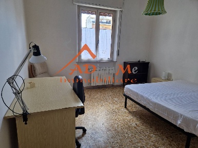 Foto Stanza in via vespucci, Pisa Stazione Centrale di 130 m² con 6 locali