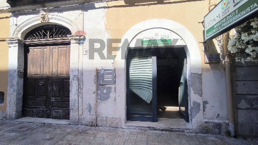 Foto Locale commerciale in via ierone I l'etneo 8, Siracusa di 108 m²