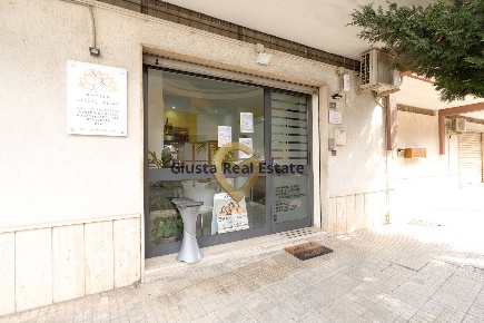 Foto Attività commerciale in Via Maroncelli 32, Mesagne di 98 m² in vendita