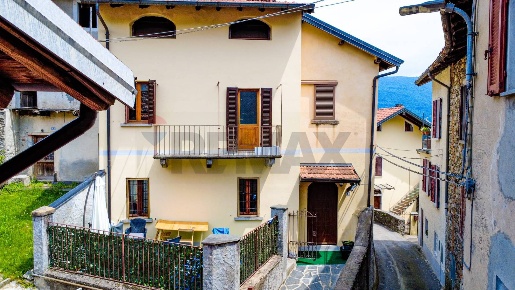 Foto Casa indipendente in Via Bonomi 5, Brissago-Valtravaglia Centro