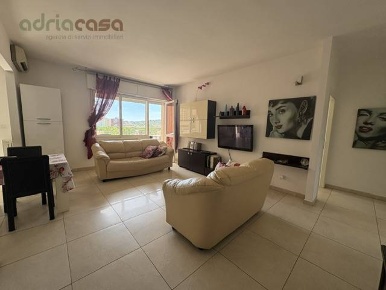 Foto Appartamento in Viale Amendola, Riccione Paese di 80 m² con 3 locali