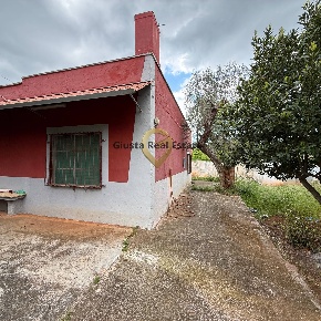 Foto Villa unifamiliare in Contrada Specchia, Latiano di 92 m² con 3 locali