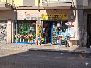 Foto Negozio in Via Filippo Parlatore 74-74/a, Palermo Malaspina di 172 m²
