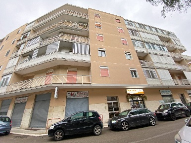 Foto Appartamento in Viale Porta Pia 54, Brindisi di 120 m² con 4 locali