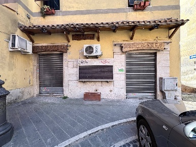 Foto Attività commerciale in Piazza della Repubblica, Monterotondo di 95 m²