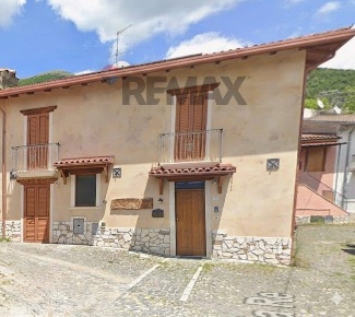 Foto Case indipendenti in via villa re snc, Pizzoli Centro di 130 m²
