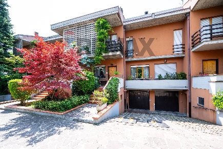 Foto Villa a schiera in Strada Pilastrello 8, Parma di 190 m² con 5 locali