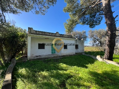 Foto Villa unifamiliare in Contrada Orfani, Mesagne di 89 m² con 3 locali