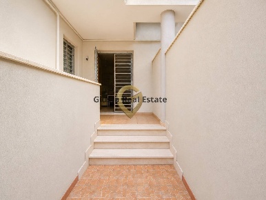 Foto Appartamento in Via Santa Rita da Cascia 1, Mesagne di 126 m²