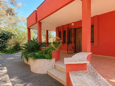 Foto Villa unifamiliare in Contrada Visciglio 39, Oria di 109 m² in vendita