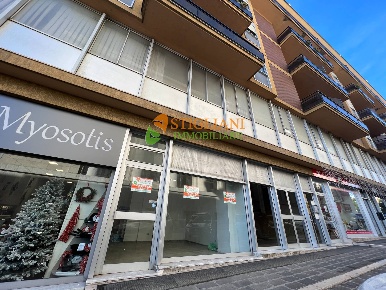 Foto Locale commerciale in Centro, Campobasso Centro di 35 m² con 1 locali