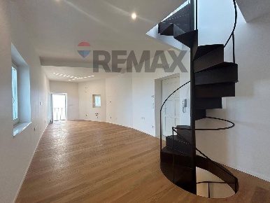Foto Appartamento in Via Vescovado 19-25, Vieste Centro di 109 m²