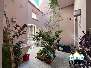 Foto Villa unifamiliare a Alcamo Centro di 180 m² con 10 locali in vendita