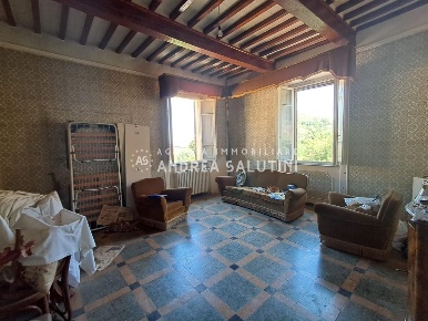 Foto Appartamento a Buti Centro di 195 m² con 5 locali in vendita