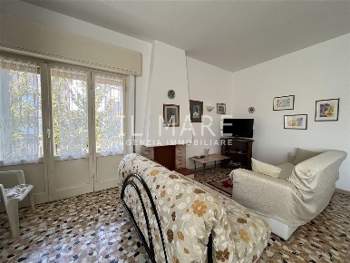 Foto Appartamento a Massa Marina di Massa Centro di 108 m² con 5 locali