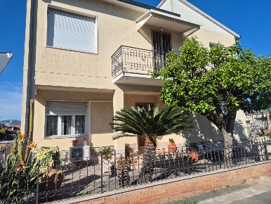 Foto Villa bifamiliare a Campiglia Marittima Venturina di 147 m² in vendita