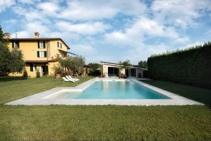 Foto Villa unifamiliare a Pietrasanta di 565 m² con 6 locali in vendita