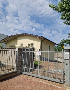 Foto Villa unifamiliare a Senago di 174 m² con 4 locali in vendita