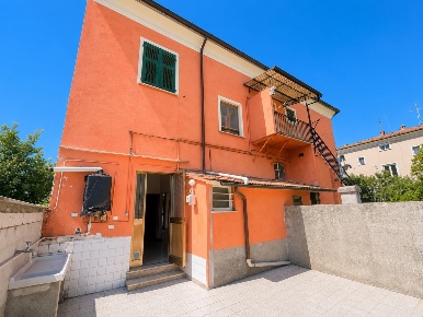 Foto Case semi ndipendenti a La Spezia Migliarina di 131 m² con 8 locali