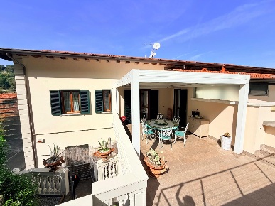 Foto Appartamento a Massa Centro di 120 m² con 4 locali in vendita