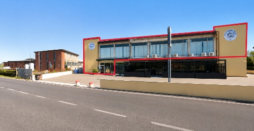 Foto Locale commerciale a Vicopisano Barsiliana di 400 m² con 5 locali